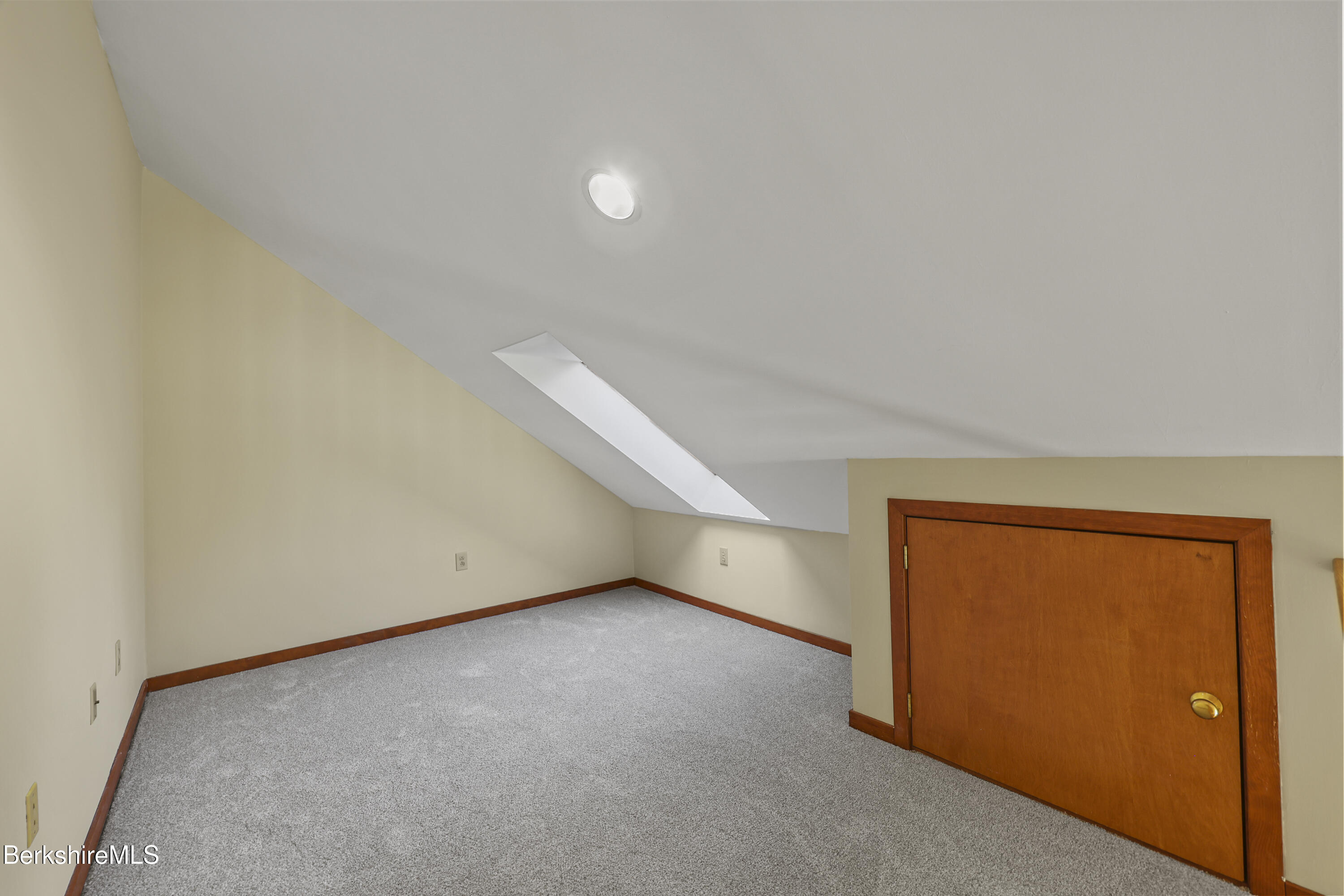 Pondview Drive, Unit H2 Pittsfield, MA 01201 - Photo 23 of 31 Second floor loft
