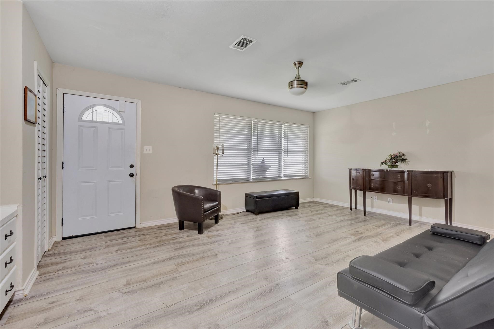 930 Creager Street Houston, TX 77034 - Photo 3 of 13