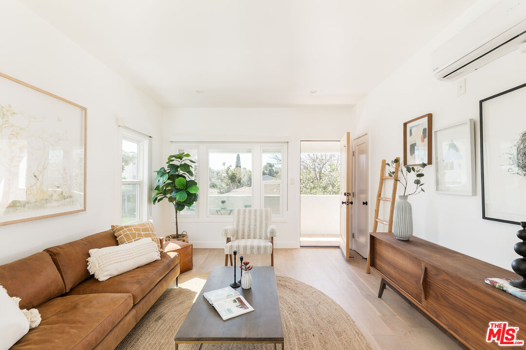 5847 1/2 Ernest Avenue Los Angeles, CA 90034 - Photo 2 of 20