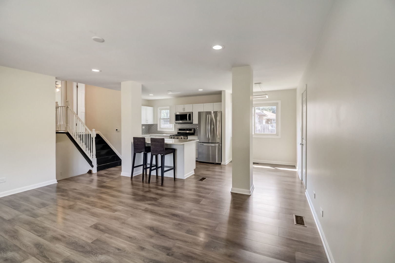 701 Luda Street Elgin, IL 60120 - Photo 4 of 22