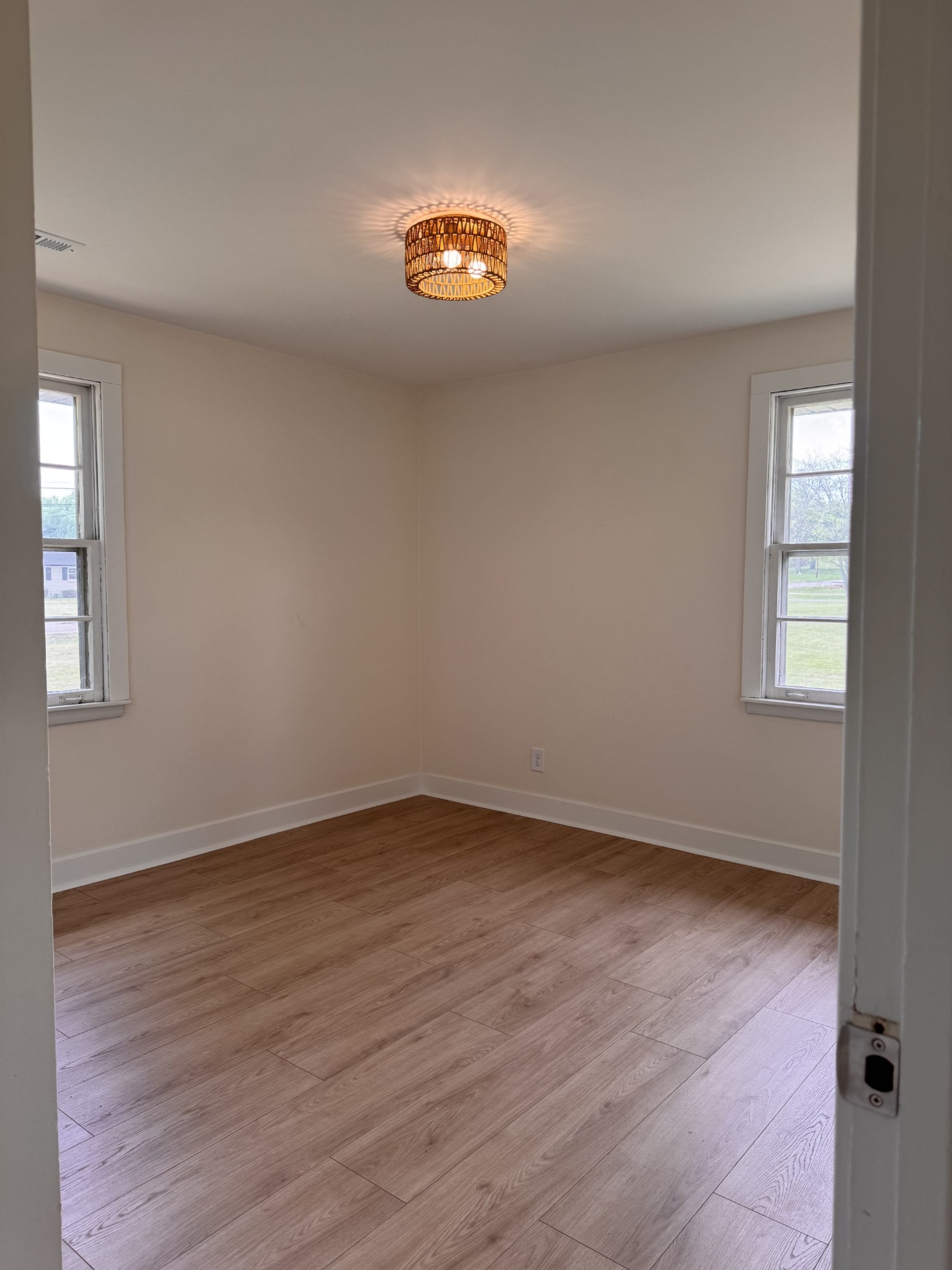 4362 Cato Road Nashville, TN 37218 - Photo 4 of 16 an empty room with a window