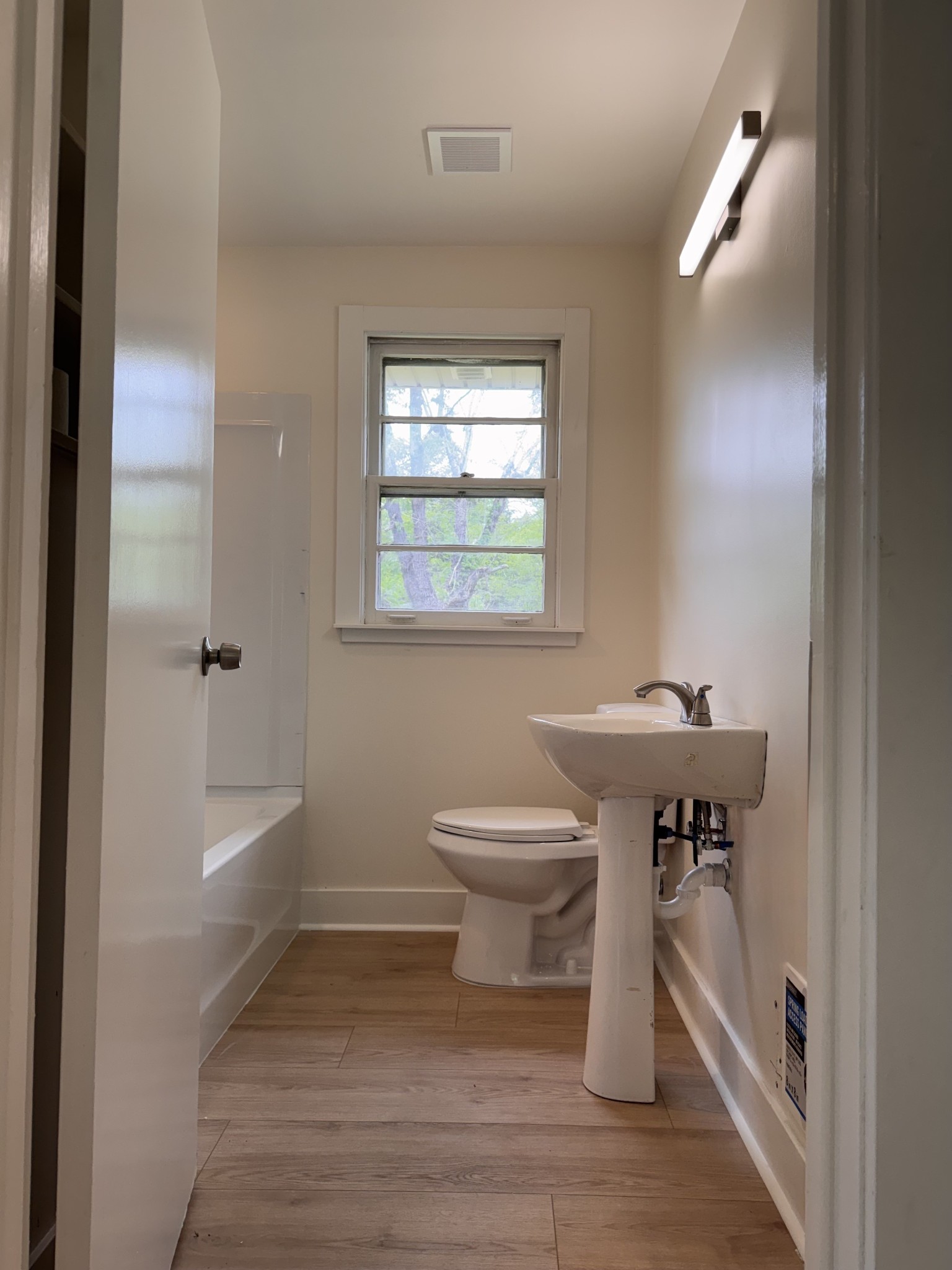 4362 Cato Road Nashville, TN 37218 - Photo 8 of 16 a bathroom with a sink a toilet and bathtub