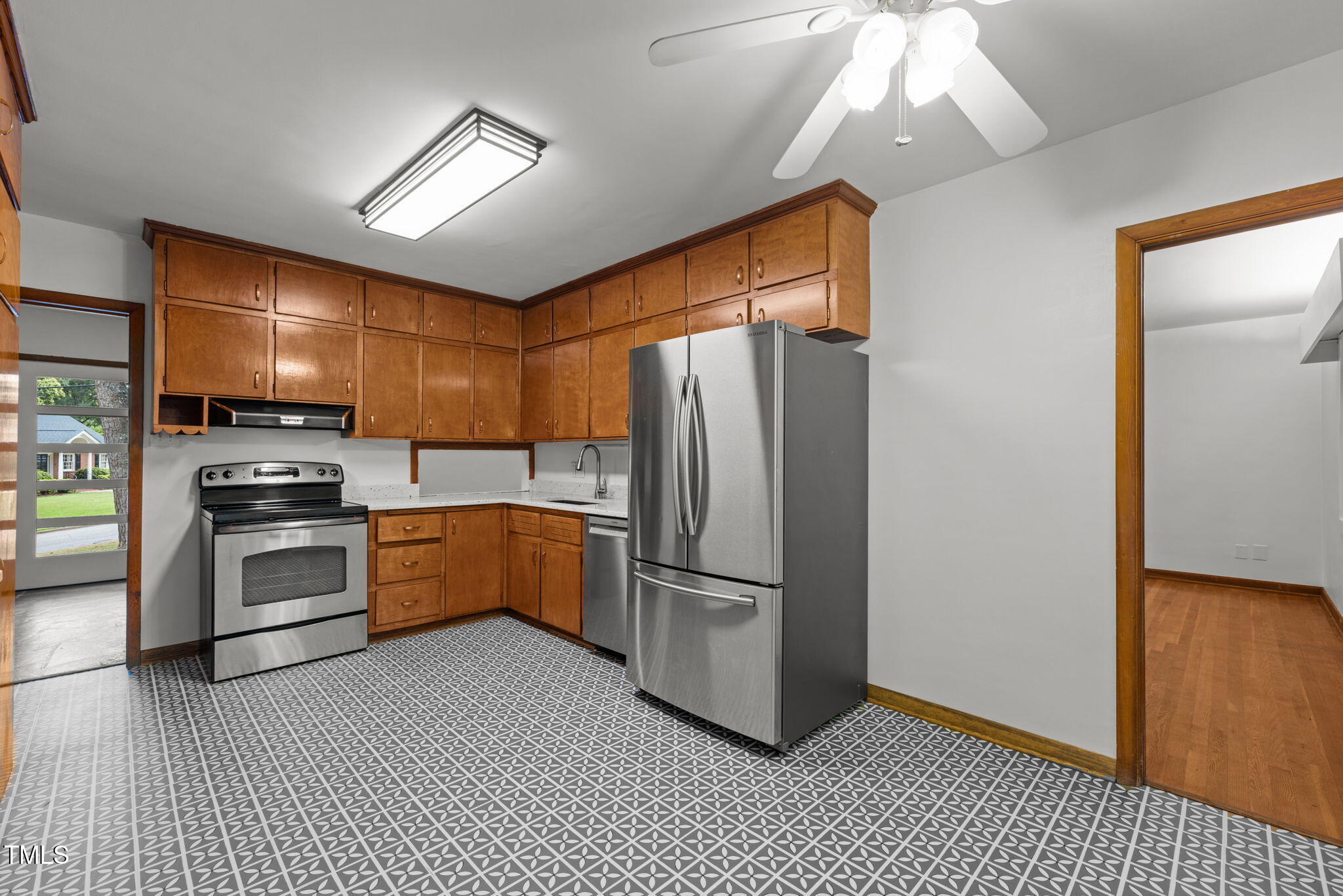 3026 Devonshire Drive Raleigh, NC 27607 - Photo 9 of 62 19-web-or-mls-5Z8A7073