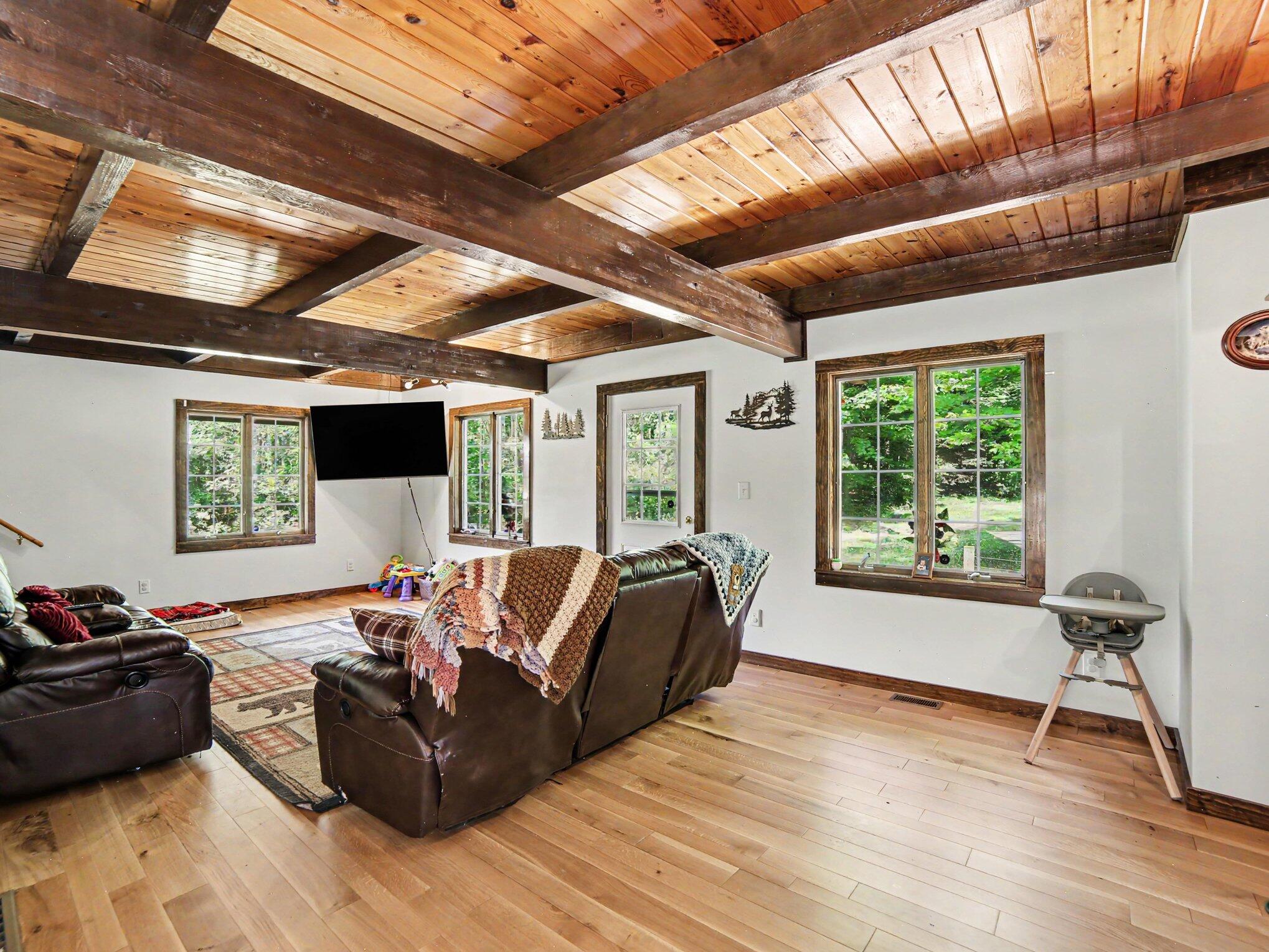 6945 West Shelby Road Shelby, MI 49455 - Photo 14 of 45 Living Room