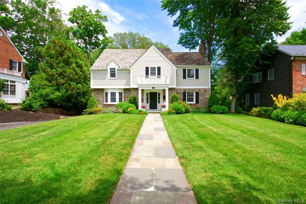 $3,549,000 | 162 Manhasset Woods Road, Manhasset, NY 11030