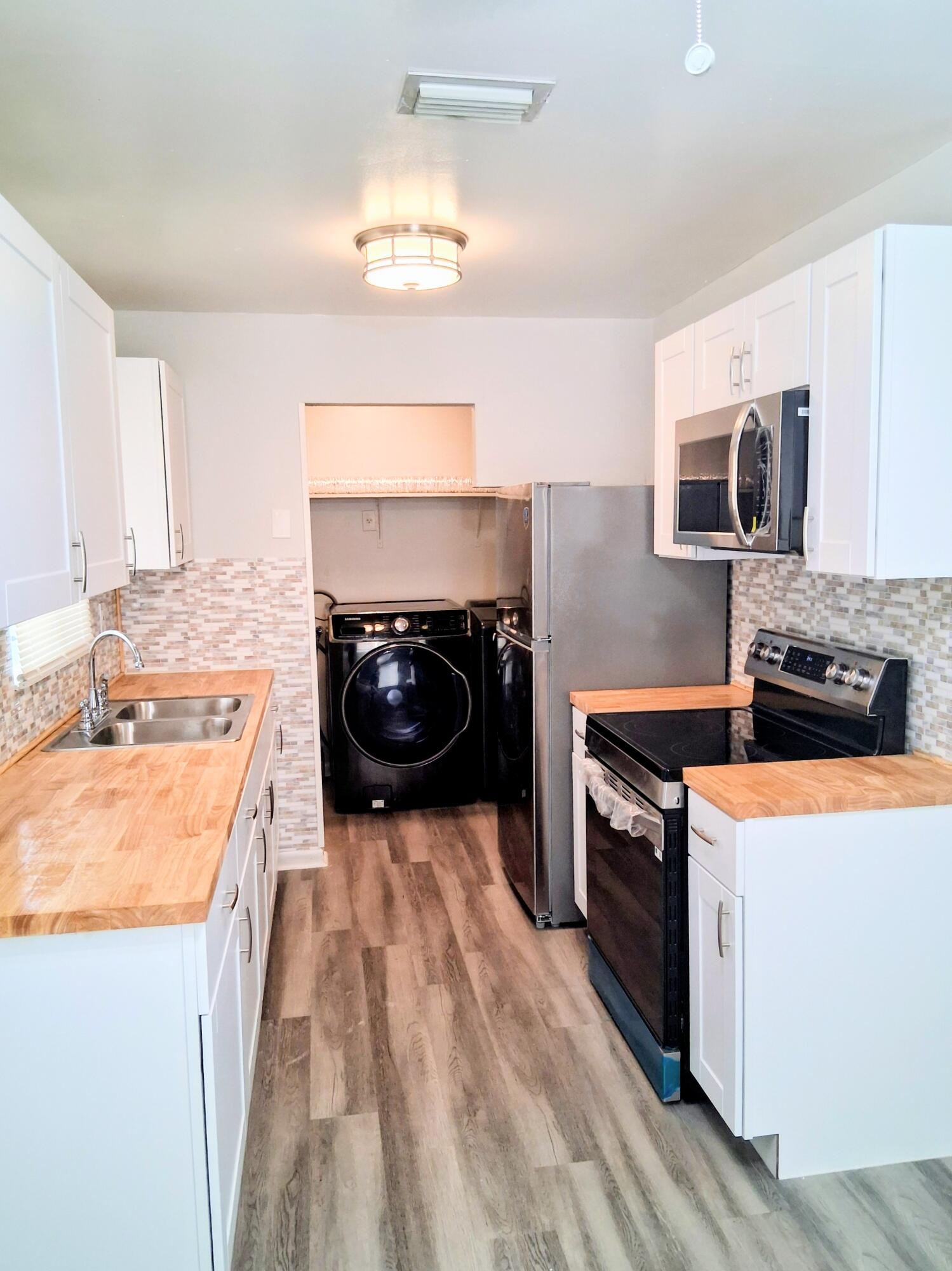 2302 Avenue M Riviera Beach, FL 33404 - Photo 4 of 8 1000020086
