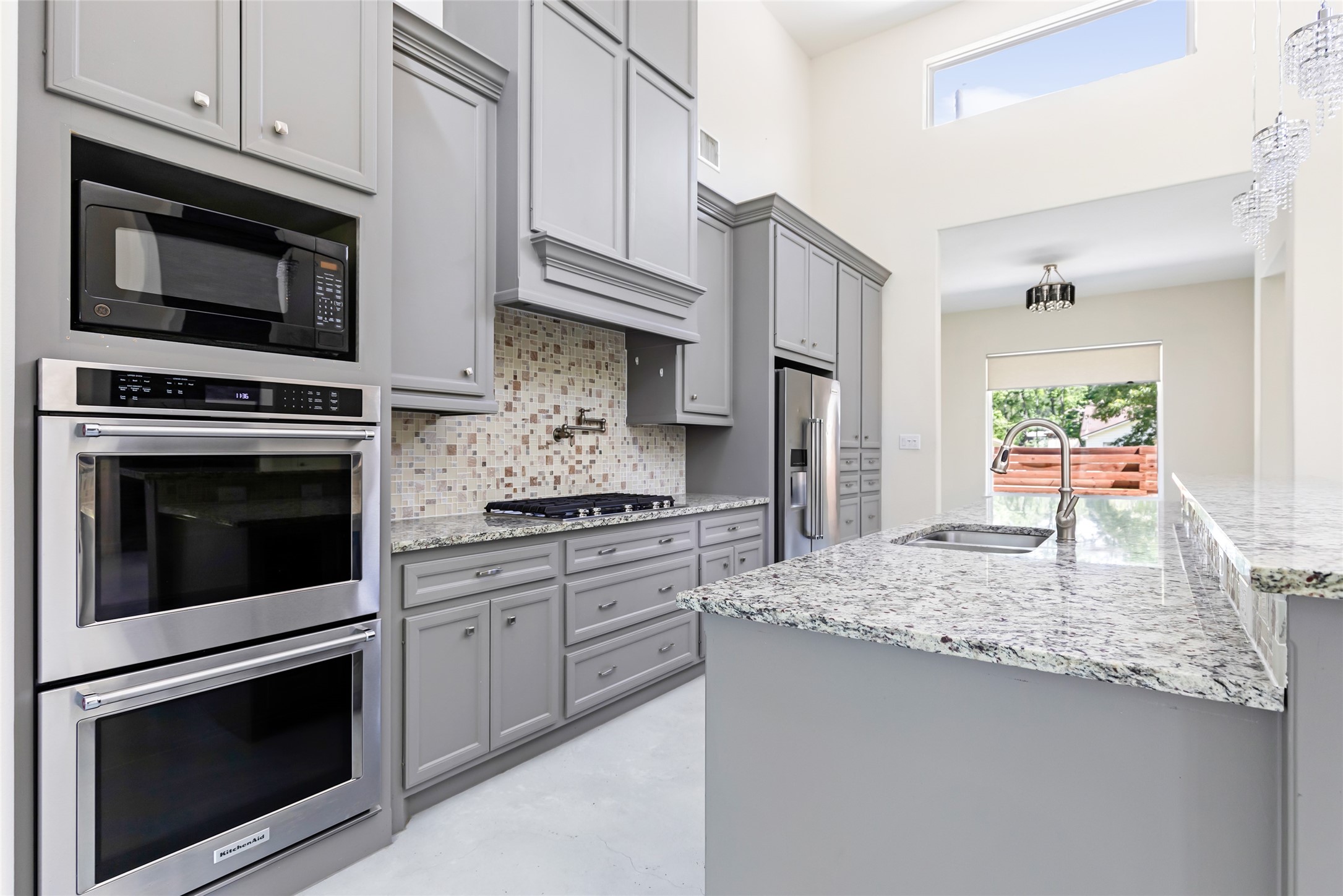 538 Magnolia Point Drive Huffman, TX 77336 - Photo 6 of 30 Spacious kitchen with double ovens, propane powered cook-top, ample storage space and granite countertops