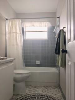 159 Stillwater Circle Jupiter, FL 33458 - Photo 19 of 27 Guest Bath w/tub