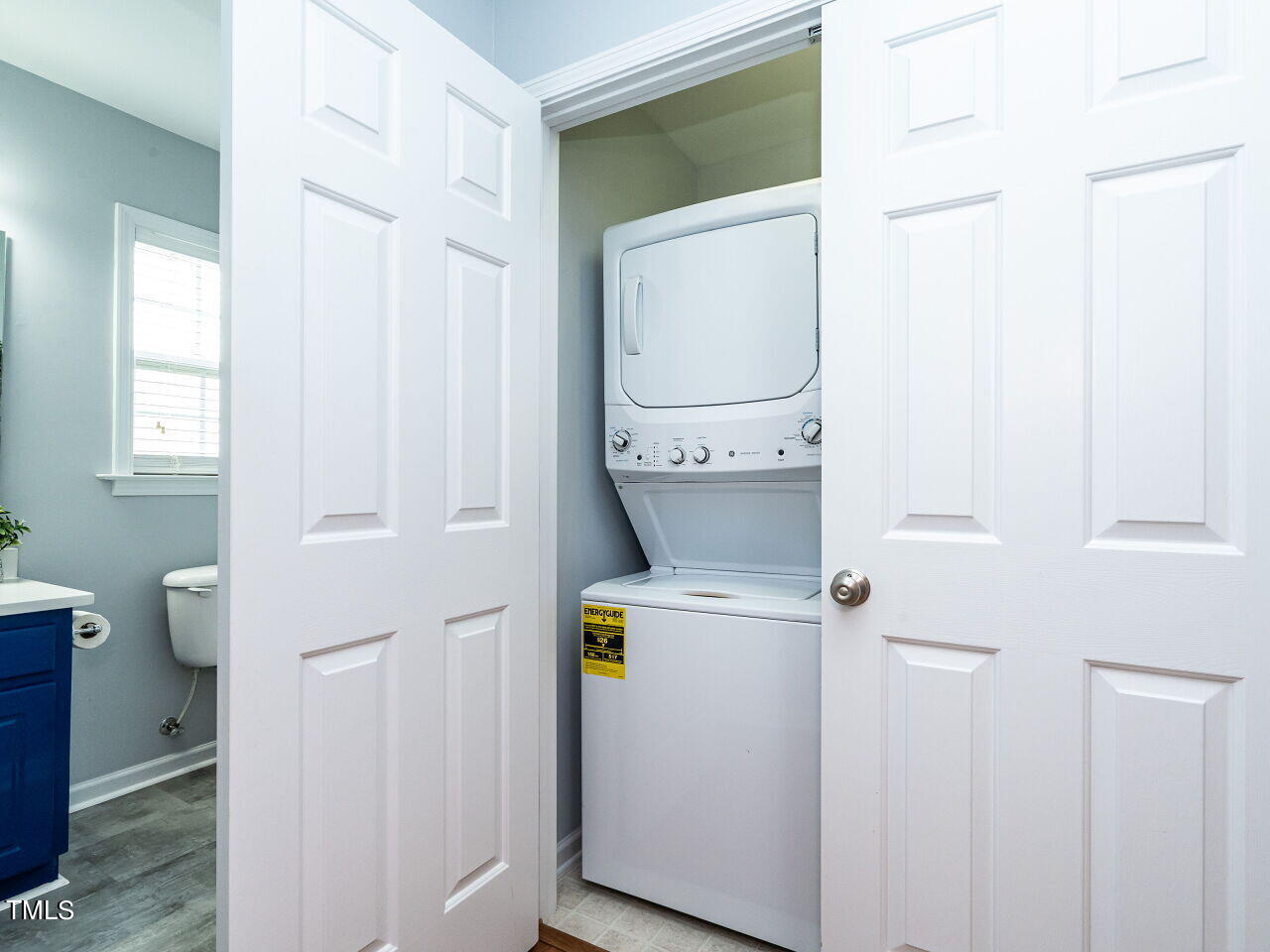 585 Pinecroft Drive Clayton, NC 27520 - Photo 20 of 26 a utility room with dryer and washer