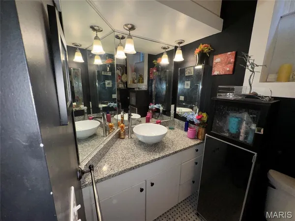 $329,000 | 2843 Accomac Street, St. Louis, MO 63104
