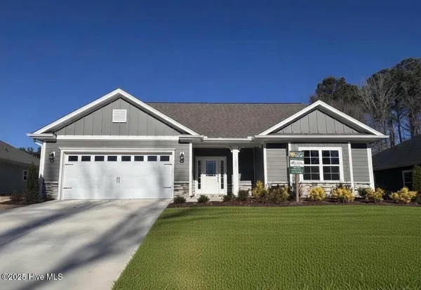 $402,500 | 114 Firethorn Circle, Wallace, NC 28466