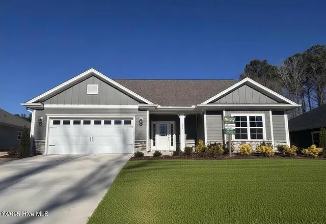 $402,500 | 114 Firethorn Circle, Wallace, NC 28466