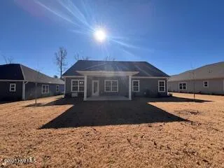 $402,500 | 114 Firethorn Circle, Wallace, NC 28466