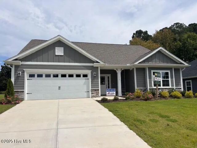 $402,500 | 114 Firethorn Circle, Wallace, NC 28466