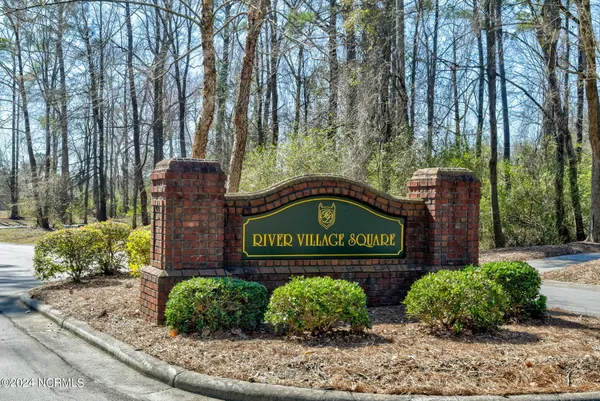 $402,500 | 114 Firethorn Circle, Wallace, NC 28466