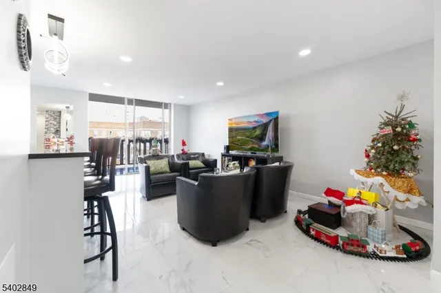 $304,999 | 704-712 North Broad Street, Elizabeth, NJ 07208