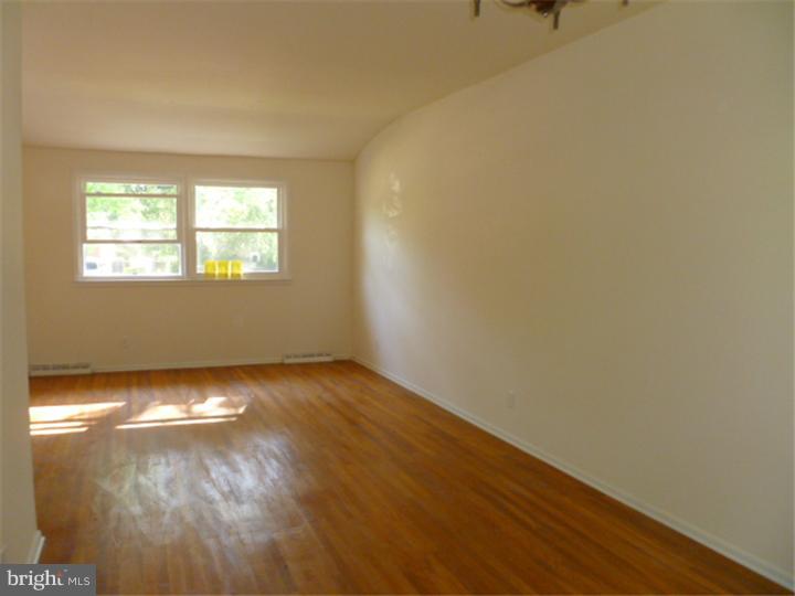 117 Blue Ridge Road Voorhees, NJ 08043 - Photo 7 of 25 Living Room