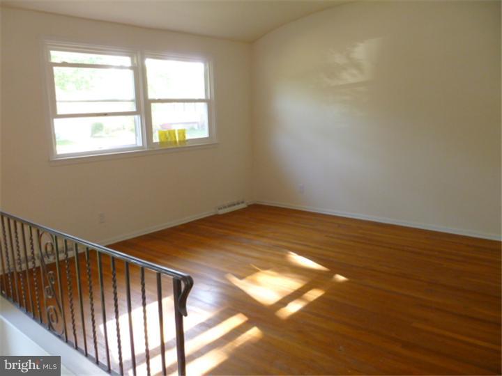 117 Blue Ridge Road Voorhees, NJ 08043 - Photo 8 of 25 Living Room