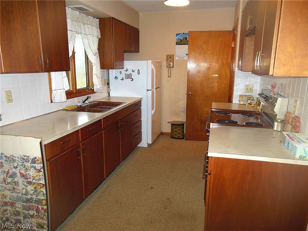 6851 Barrett Road Geneva, OH 44041 - Photo 4 of 12