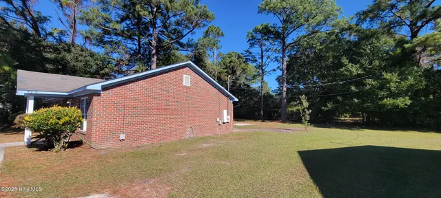 $1,700 | 4919 West Rainbow Drive, Wilmington, NC 28403