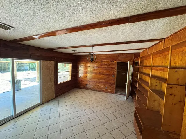 a view of empty room with window