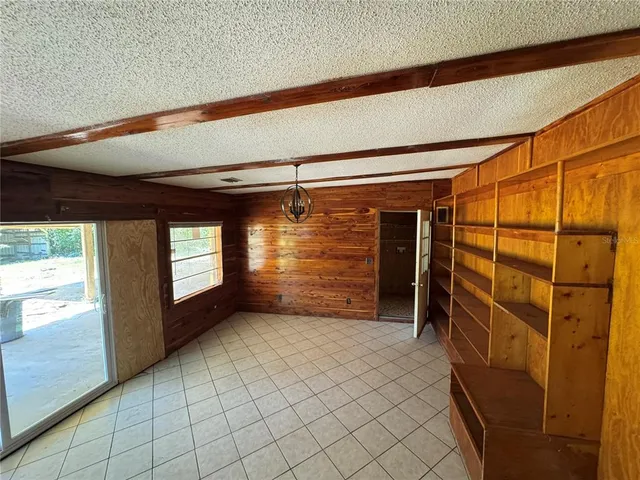 a view of empty room with window