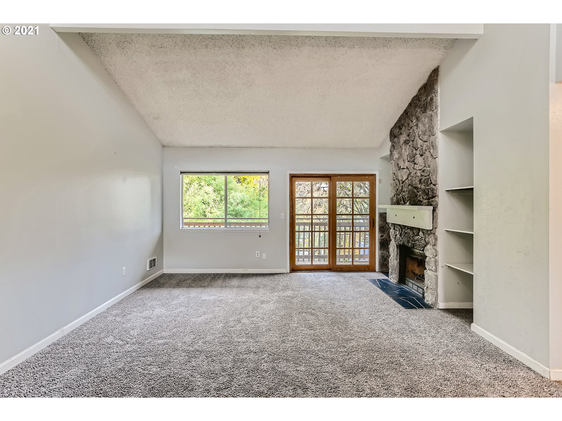 4021 Southwest Alfred Street Portland, OR 97219 - Photo 8 of 32 Gallery Image 8