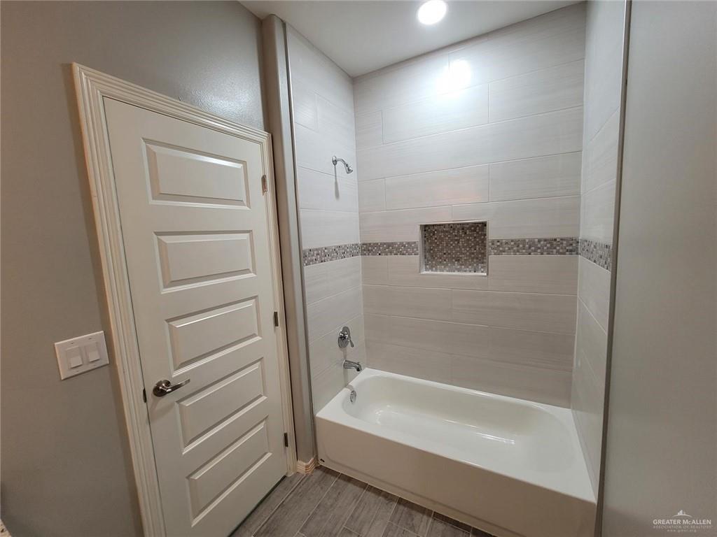 1913 Davenport Street, Unit 2 Weslaco, TX 78596 - Photo 9 of 13 a bathroom with a bathtub