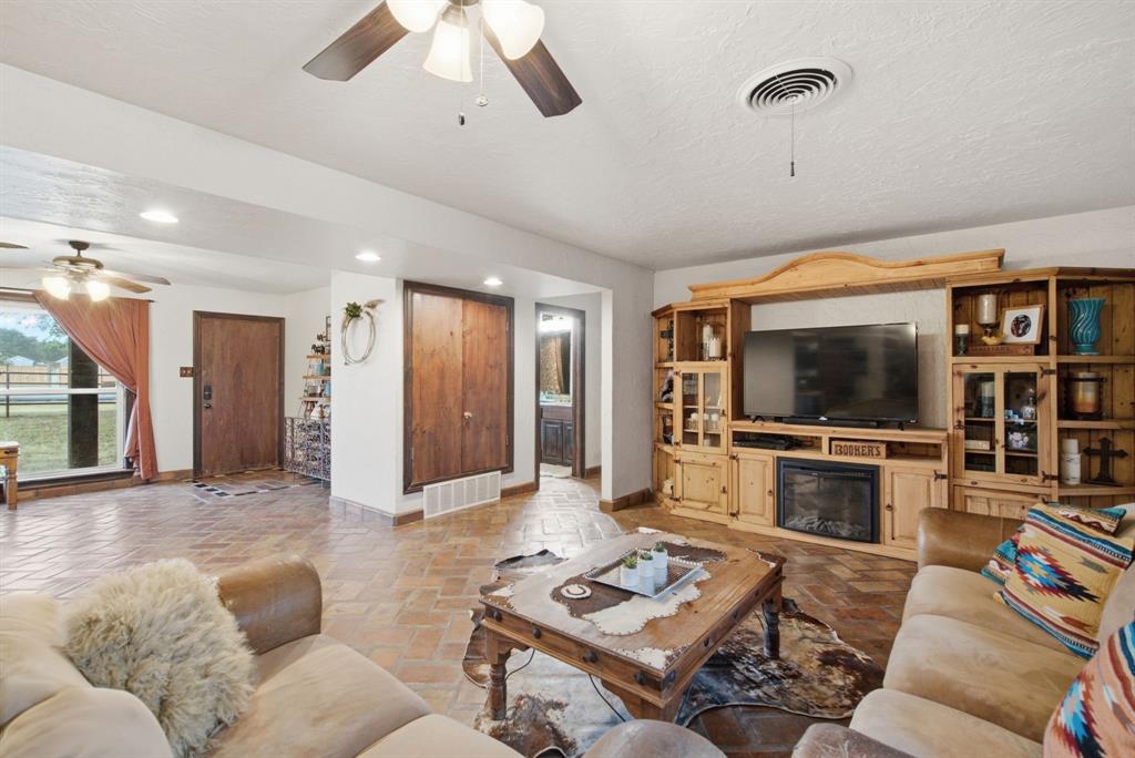 1670 Alexander Road Stephenville, TX 76401 - Photo 7 of 40