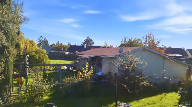 $1,100,000 | 6283-6285 Old Redwood Highway, Windsor, CA 95492