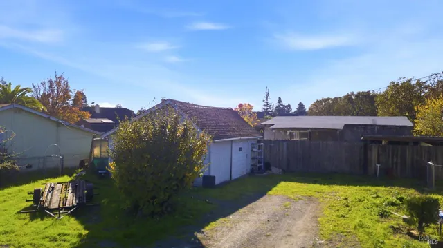 $1,100,000 | 6283-6285 Old Redwood Highway, Windsor, CA 95492