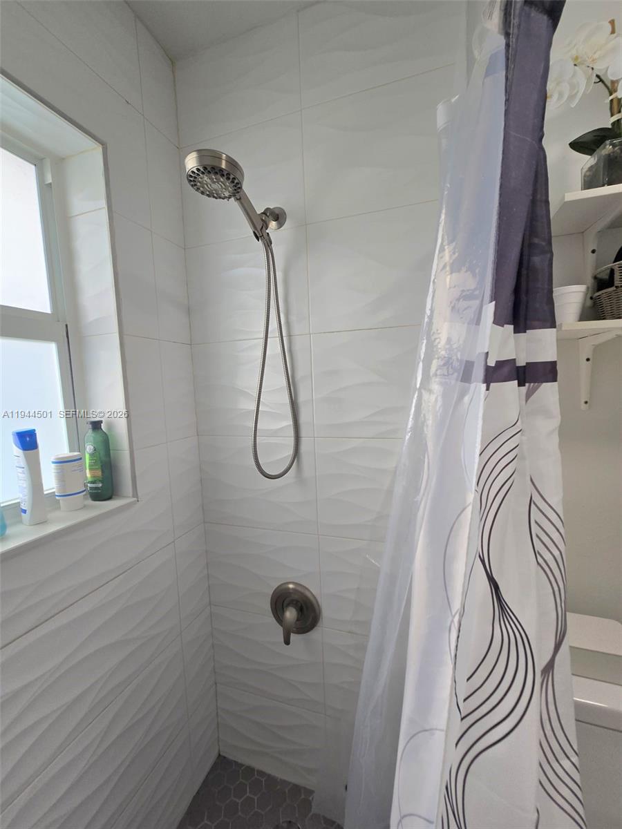 1265 West 24th Street, Unit 201 Hialeah, FL 33010 - Photo 21 of 34