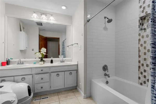 $1,599,990 | 11203 County Road 375, St. Joseph, MO 64505