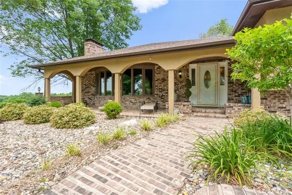 $1,599,990 | 11203 County Road 375, St. Joseph, MO 64505