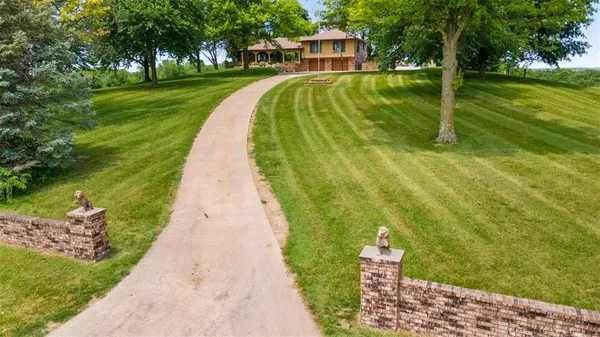 $1,599,990 | 11203 County Road 375, St. Joseph, MO 64505