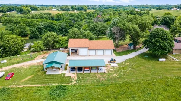 $1,599,990 | 11203 County Road 375, St. Joseph, MO 64505