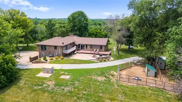 $1,599,990 | 11203 County Road 375, St. Joseph, MO 64505
