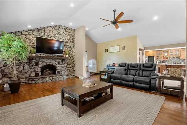 $1,599,990 | 11203 County Road 375, St. Joseph, MO 64505