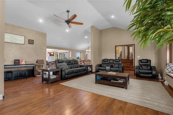 $1,599,990 | 11203 County Road 375, St. Joseph, MO 64505