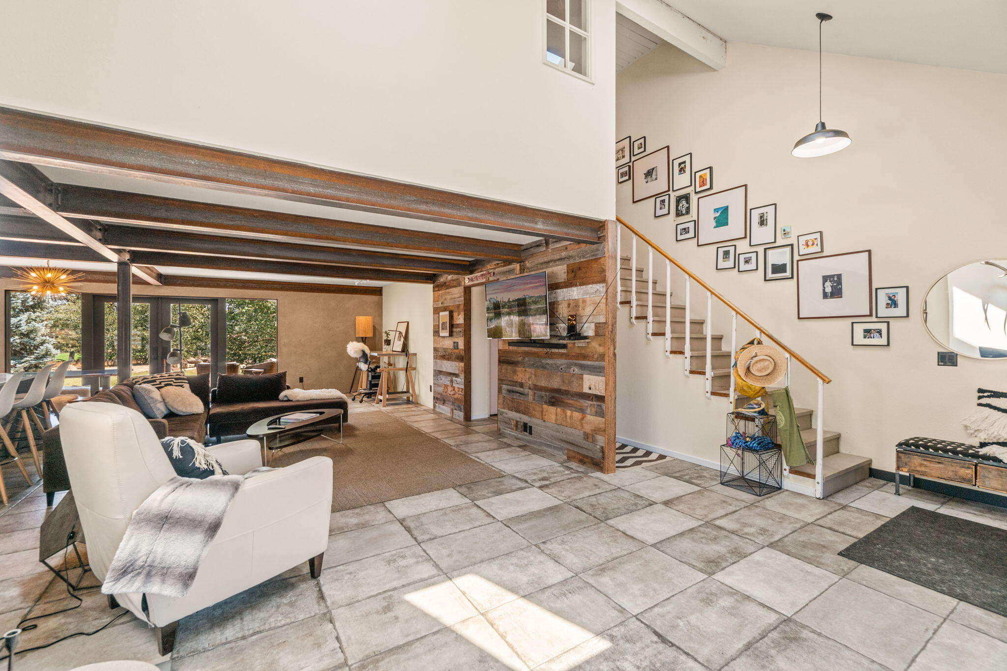 19460 Rudi Road Bend, OR 97703 - Photo 33 of 44 Foyer with stairs to loft