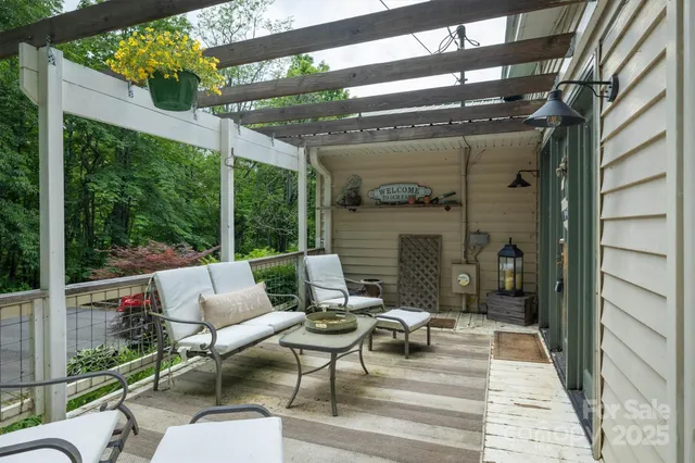 a patio with patio outdoor seating and yard