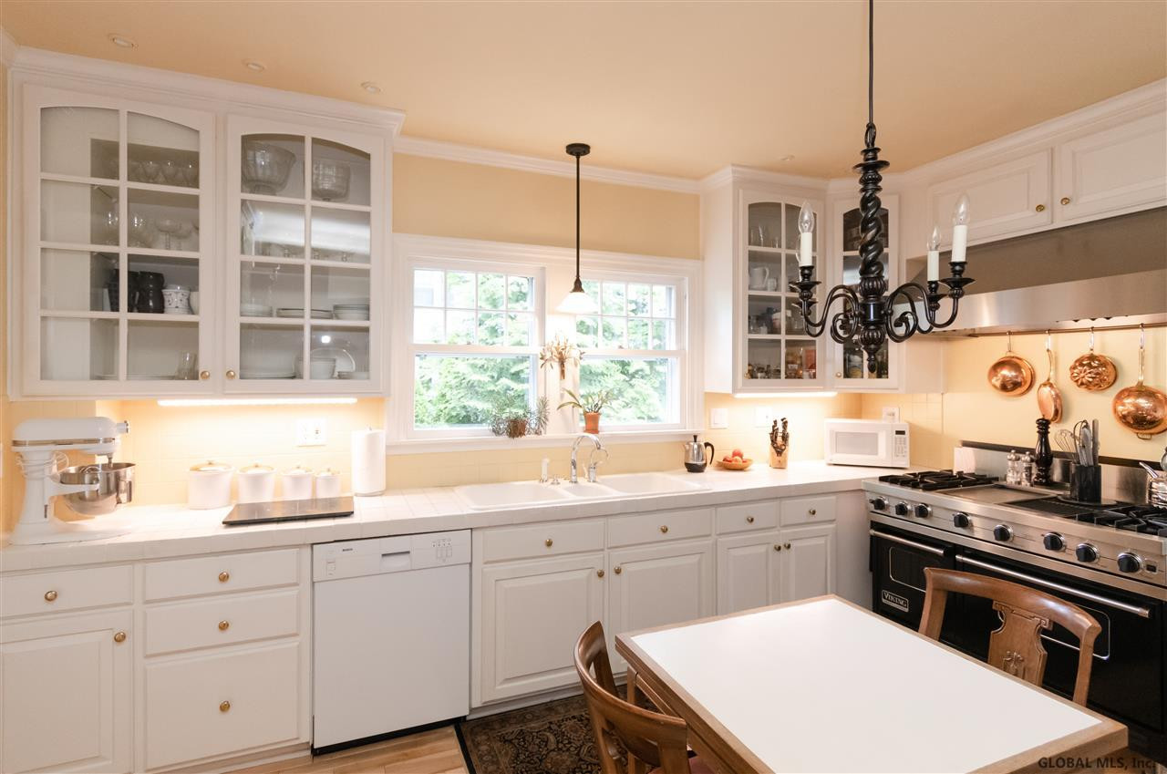 1049 Avon Road Schenectady, NY 12308 - Photo 14 of 33 Photo 14