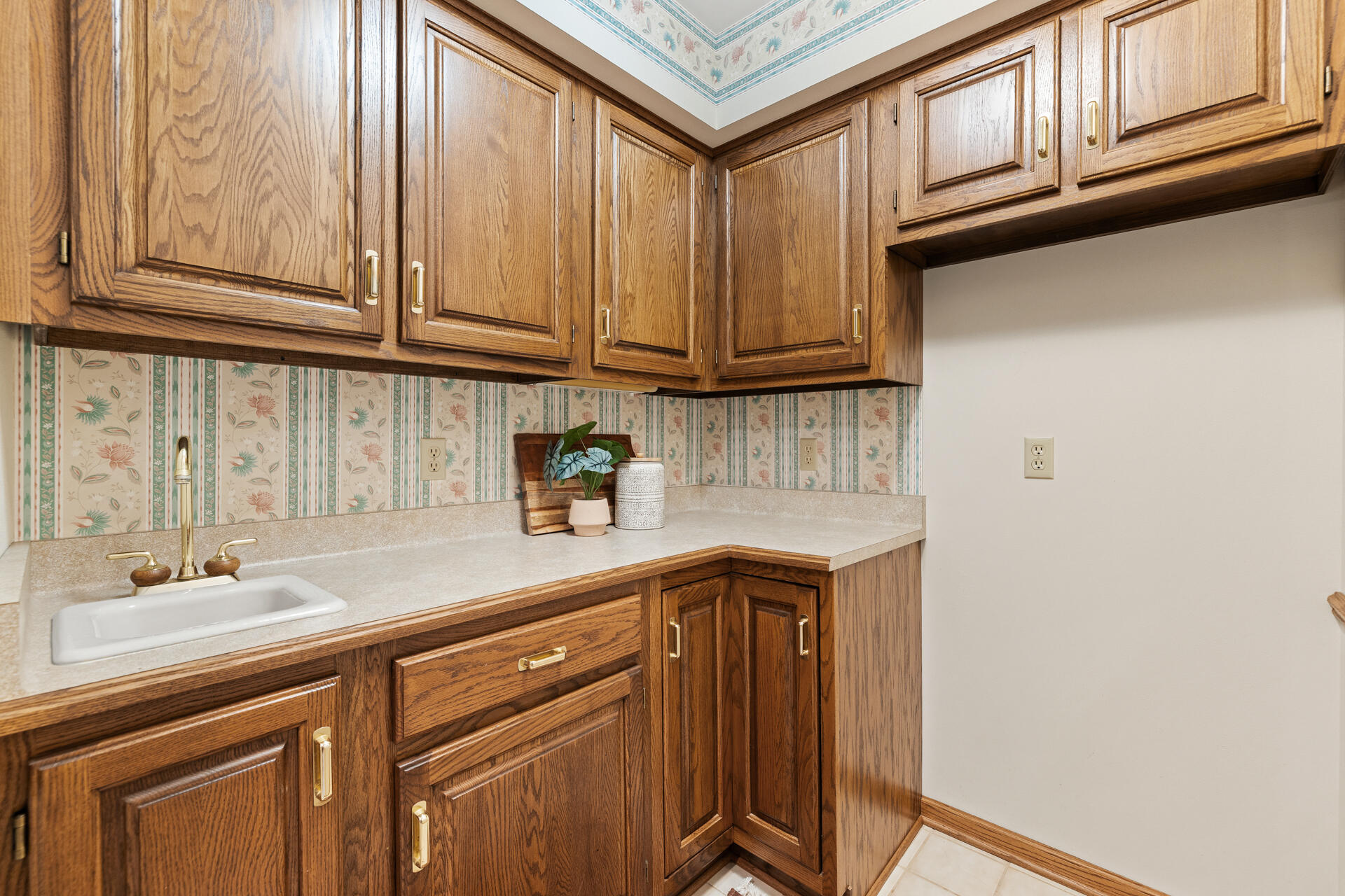 1041 Horns Corners Road Cedarburg, WI 53012 - Photo 49 of 53 Kitchenette