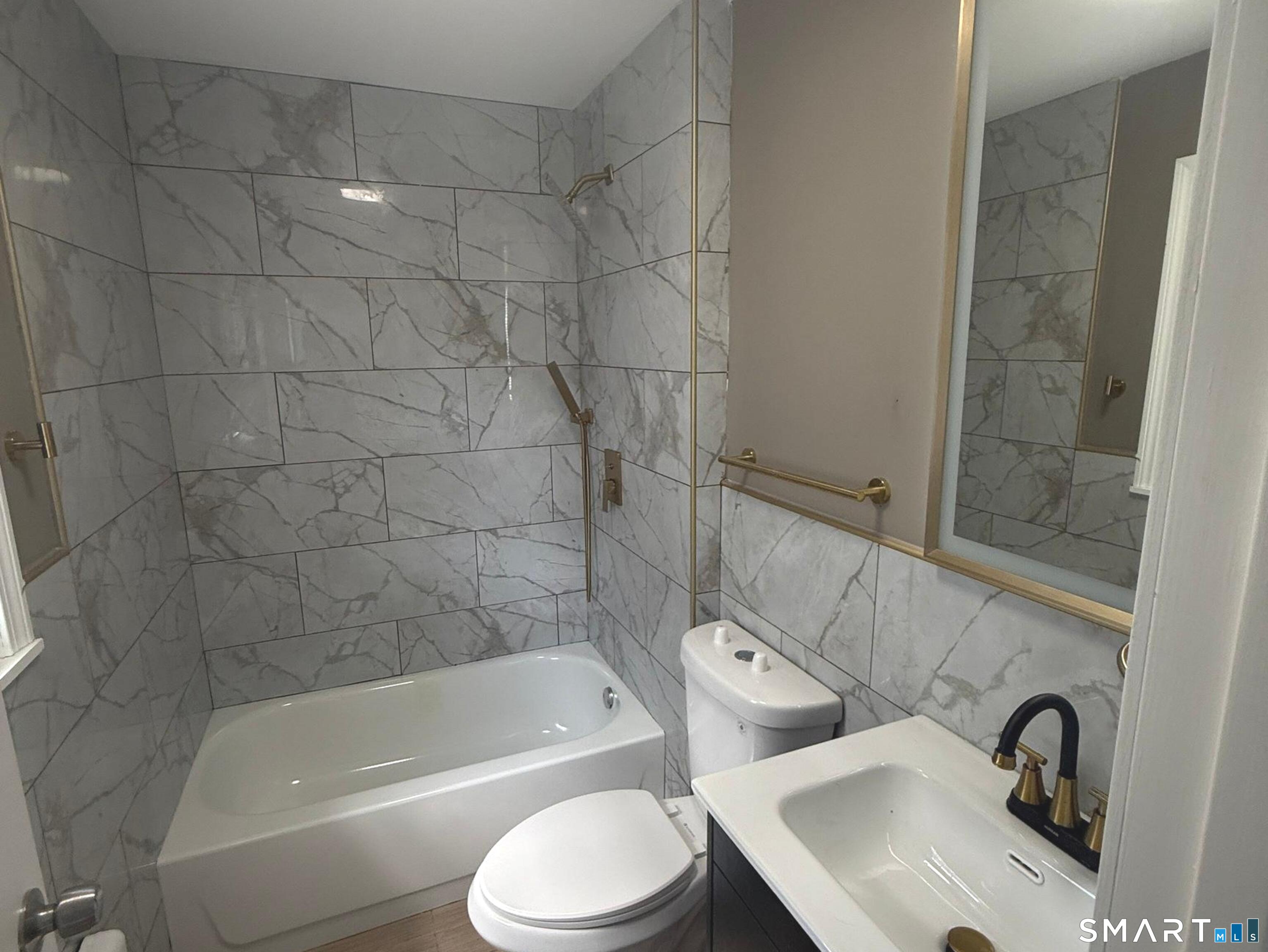74 Grove Street Middletown, CT 06457 - Photo 10 of 28 Gallery Image 10