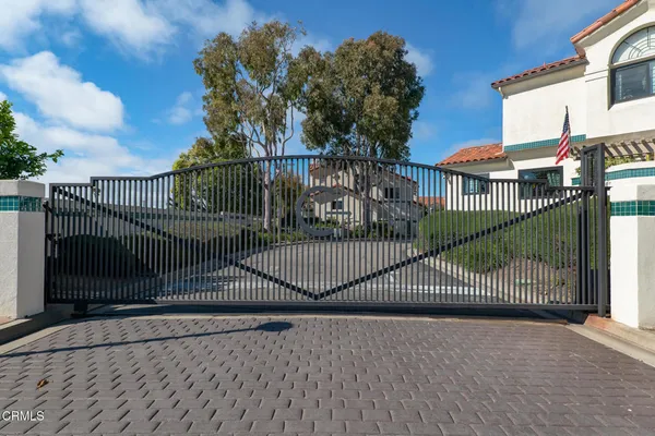 $599,950 | 155 Courtyard Drive, Port Hueneme, CA 93041