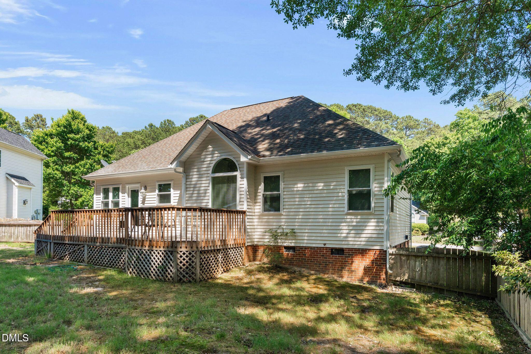 2733 Glastonbury Road Apex, NC 27539 - Photo 27 of 35 20_DSC05235