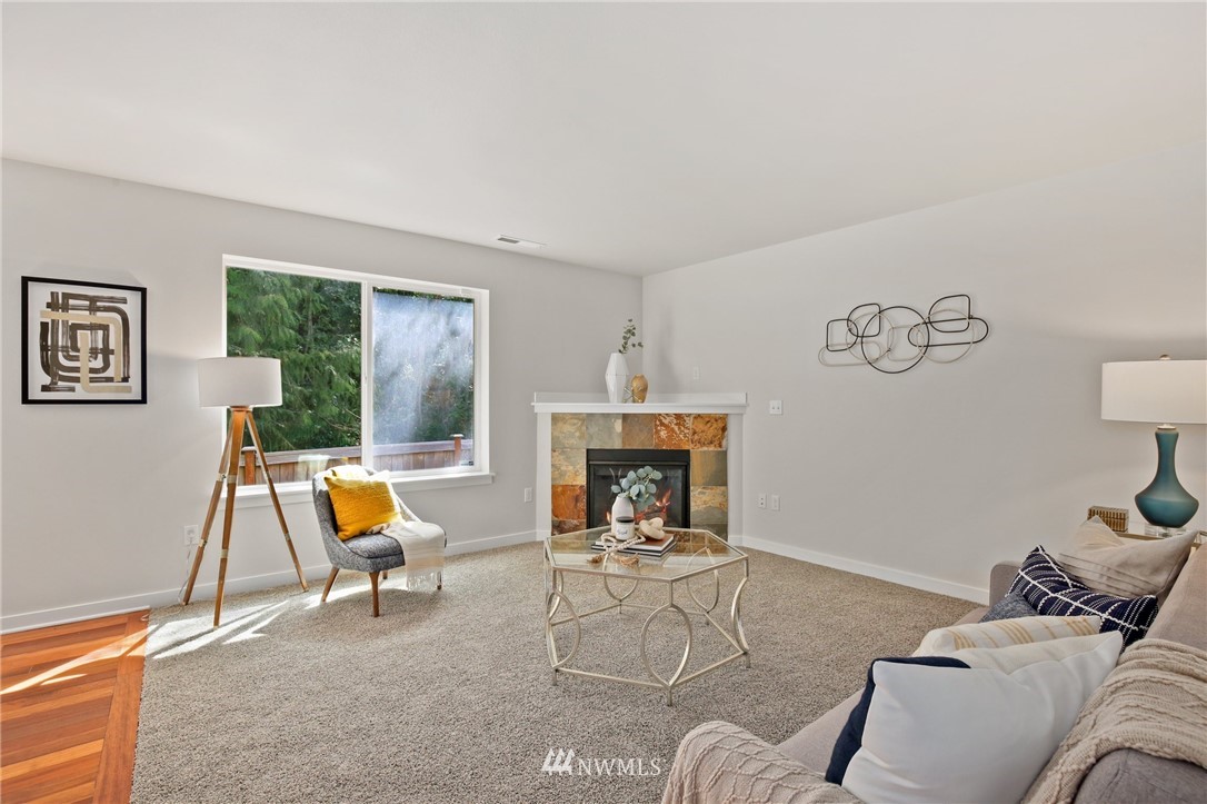 602 Ilwaco Place Northeast Renton, WA 98059 - Photo 2 of 25 Gallery Image 2