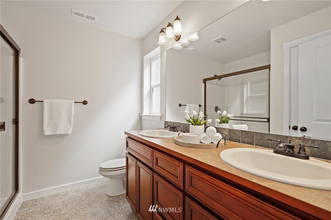 602 Ilwaco Place Northeast Renton, WA 98059 - Photo 15 of 25 Gallery Image 15