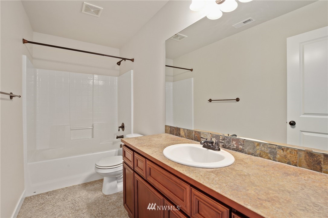 602 Ilwaco Place Northeast Renton, WA 98059 - Photo 18 of 25 Gallery Image 18