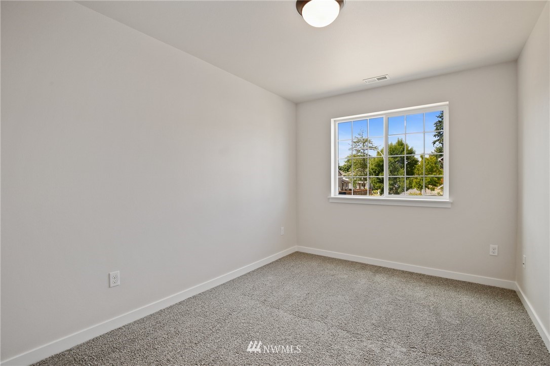 602 Ilwaco Place Northeast Renton, WA 98059 - Photo 19 of 25 Gallery Image 19